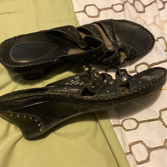 Good condition leather slide in sandal - Picture 2 of 3